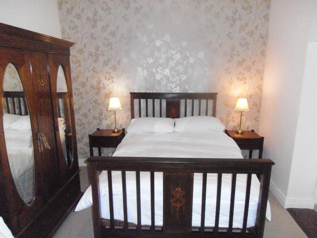 The Old Manse B & B Балликасл Номер фото